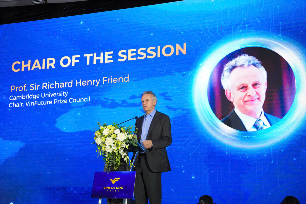 GS. Sir. Richard Henry Friend: Giải thưởng VinFuture là tấm gương phản chiếu đổi mới toàn cầu (28/10/2024)